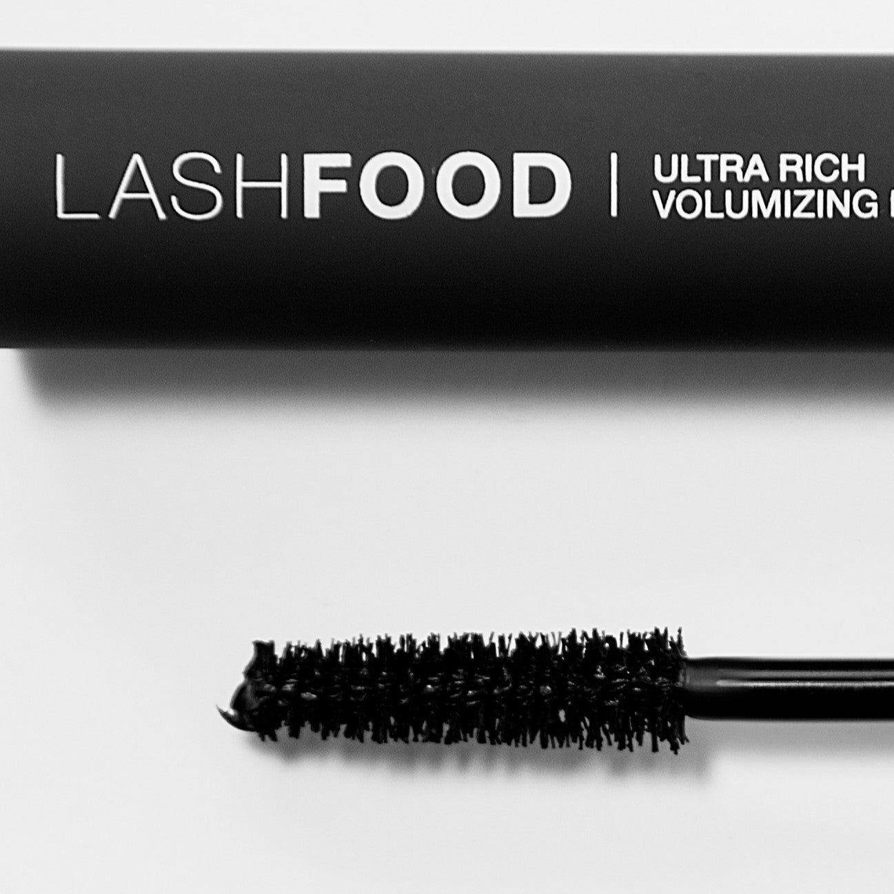 Ultra Rich Volumizing Mascara (Mini Size)